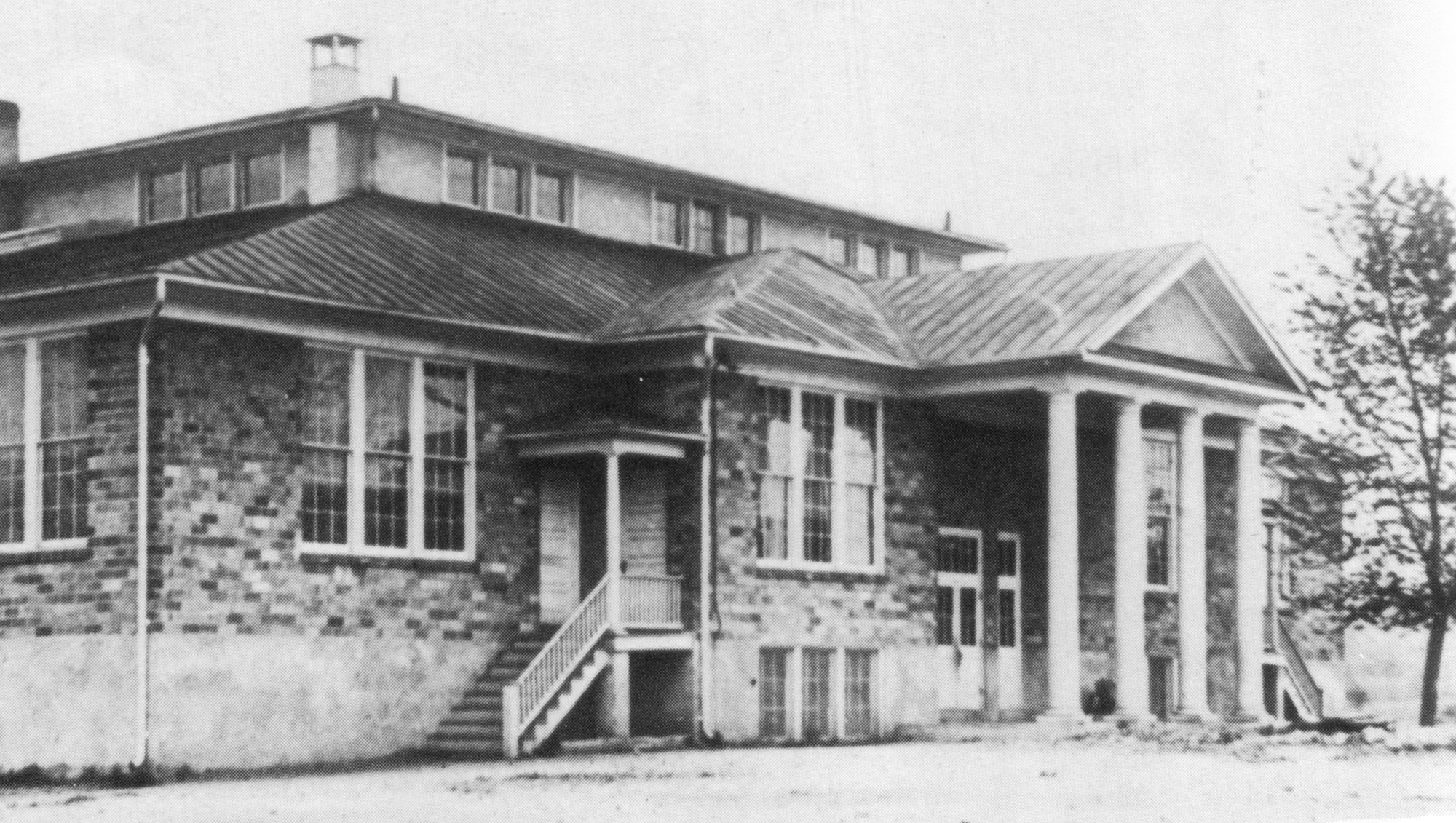 Black and white photo of Vienna Elementary School, Opened in 1923